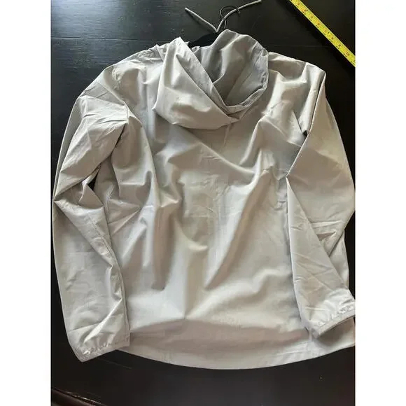 Vuori Women's Windbreaker Light Gray size M - Picture 5 of 7